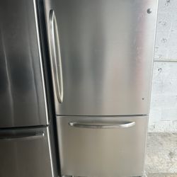 33 Wide Bottom Freezer Refrigerator