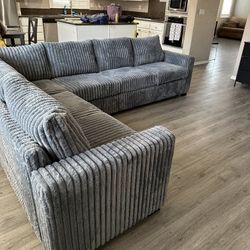 Corduroy Dark Grey Sectional.  New Sectional  4-pc     Nuevo Seccional  De 4 Piezas Color Gris. Oscuro  4-Piece Sectional Set New sectional in a box  