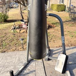 Everlast heavy bag boxing stand with Everlast boxing bag and gloves