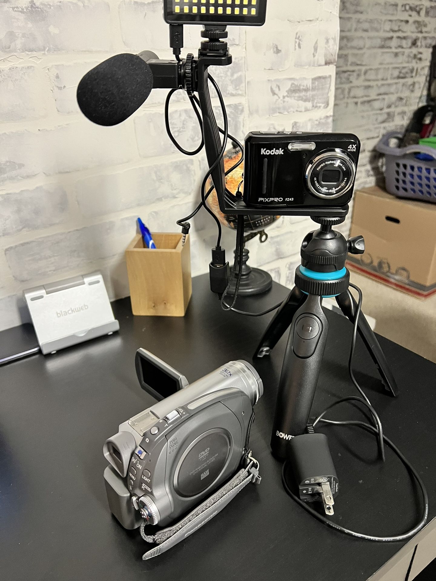 Huge Video Camera Bundle Videographer Kodak Panasonic DVD-RAM with Stand, Lighting, Remote, Microphone And Carry Case ALL LIKE NEW