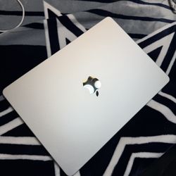 MacBook Air M3 (latest Version)