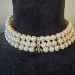 Cream pearl choker with rhinestone clasp #glamour #party #festival  Used in good condition 