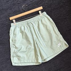 NIKE SHORTS SIZE MEDIUM