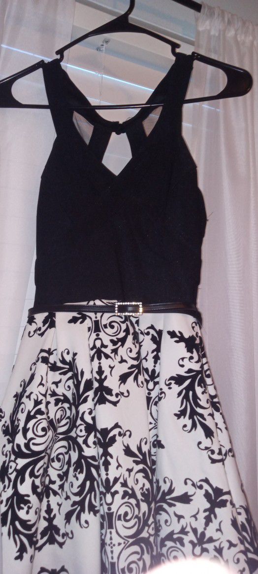 Crystal Doll Black And White Dress Size 5