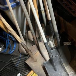 Rakes Brooms Shovels   Shovels Specialty Tools 