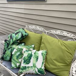 Outdoor Pillows 2 Large 4 Medium 