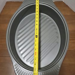 roasting pan with a ridged or grooved bottom