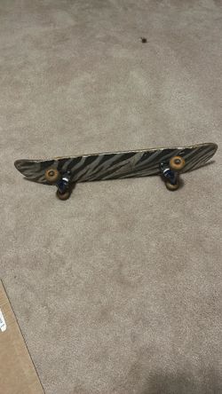 Skateboard with venture trucks and red bearings