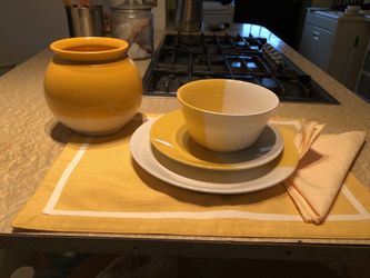 4 piece Dinner ware n setting all in very good condition