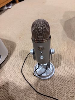 Blue Yeti USB Microphone (Silver) - For Streaming, Podcasting & Gaming