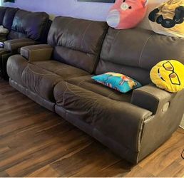 Beautiful brown leather recliner couch