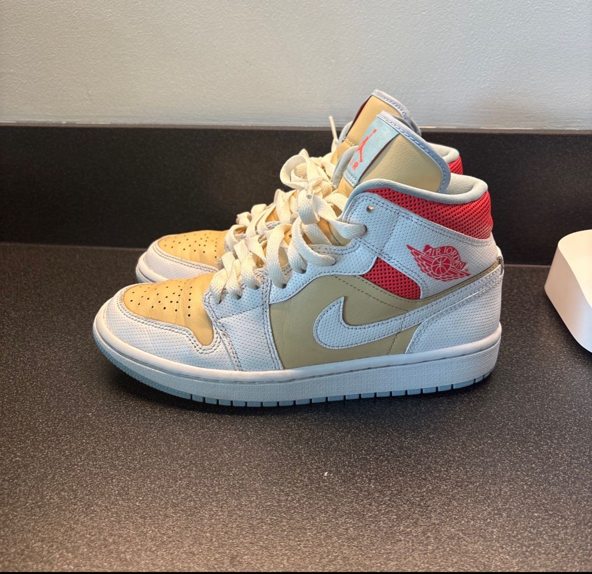 Jordan Mid Women’s Size 7.5