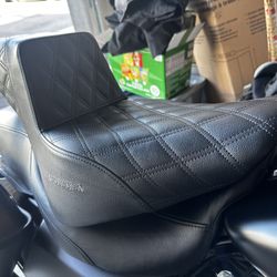 Saddlemen Step Up Seat