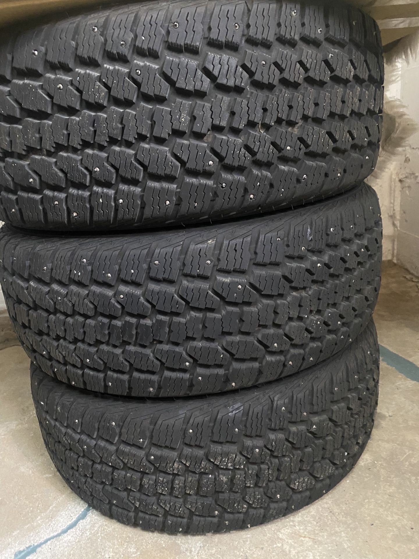 Studded Snow Tires 225/55 R17