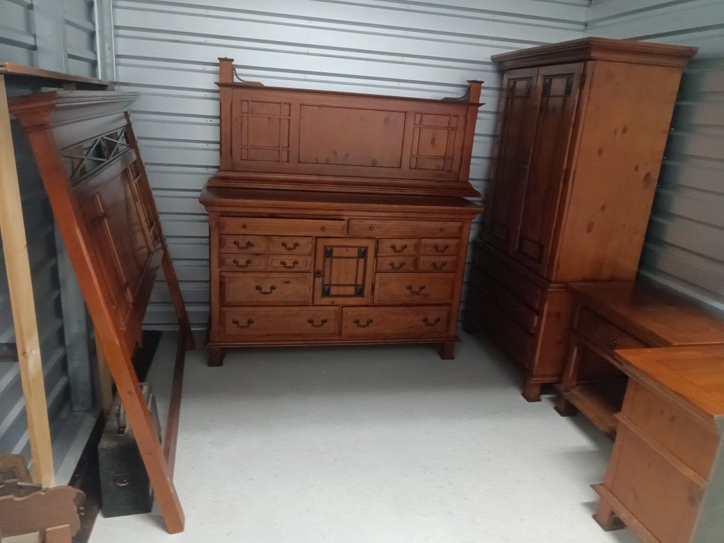 Solid Wood Bedroom Set