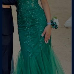 Emerald Green Prom Dress – Size Small (Worn Once!)
