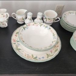 Noritake Epoch Dish Set