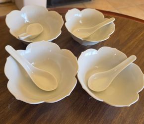 Porcelain lotus flower bowls and spoon set