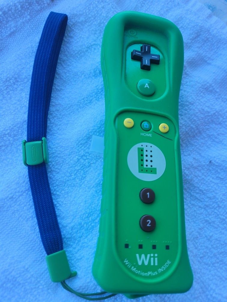 NINTENDO WII LUIGI REMOTE CONTROLLER