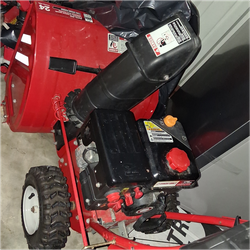 (SNOW BLOWER) Nearly brand-new Troy Bilt 179cc 24in