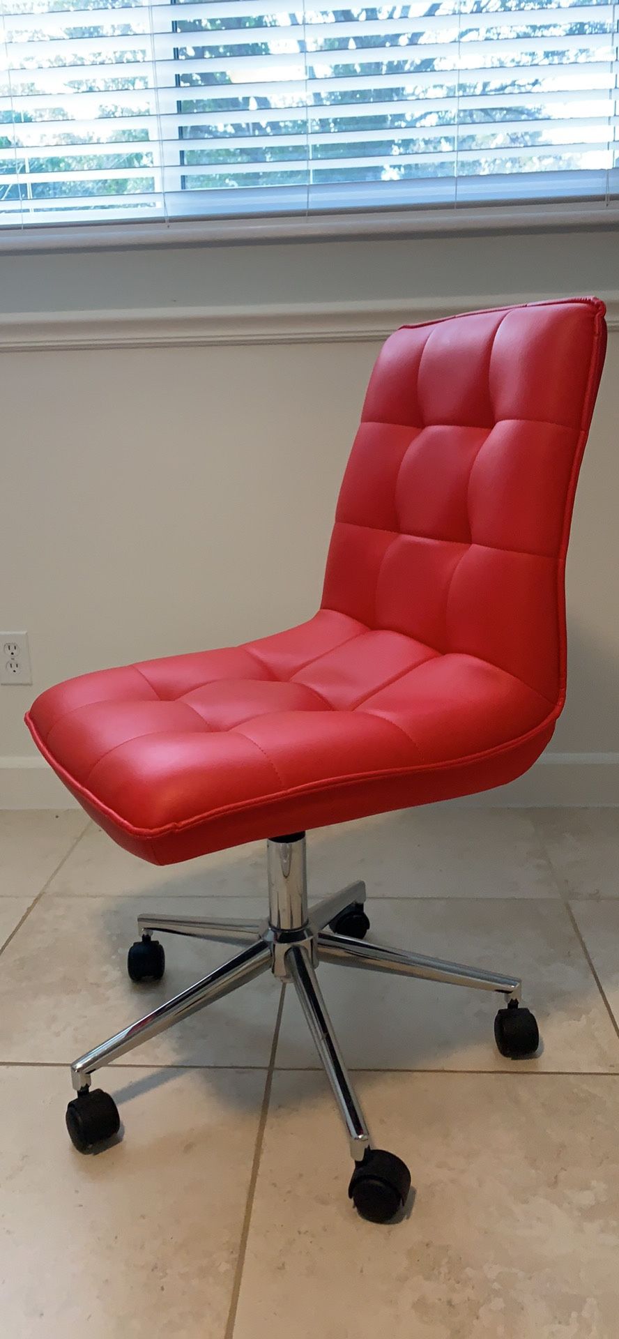 Swivel office desk chair