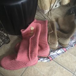 Ugg’s Boots Size 8    $55 Cada Par.