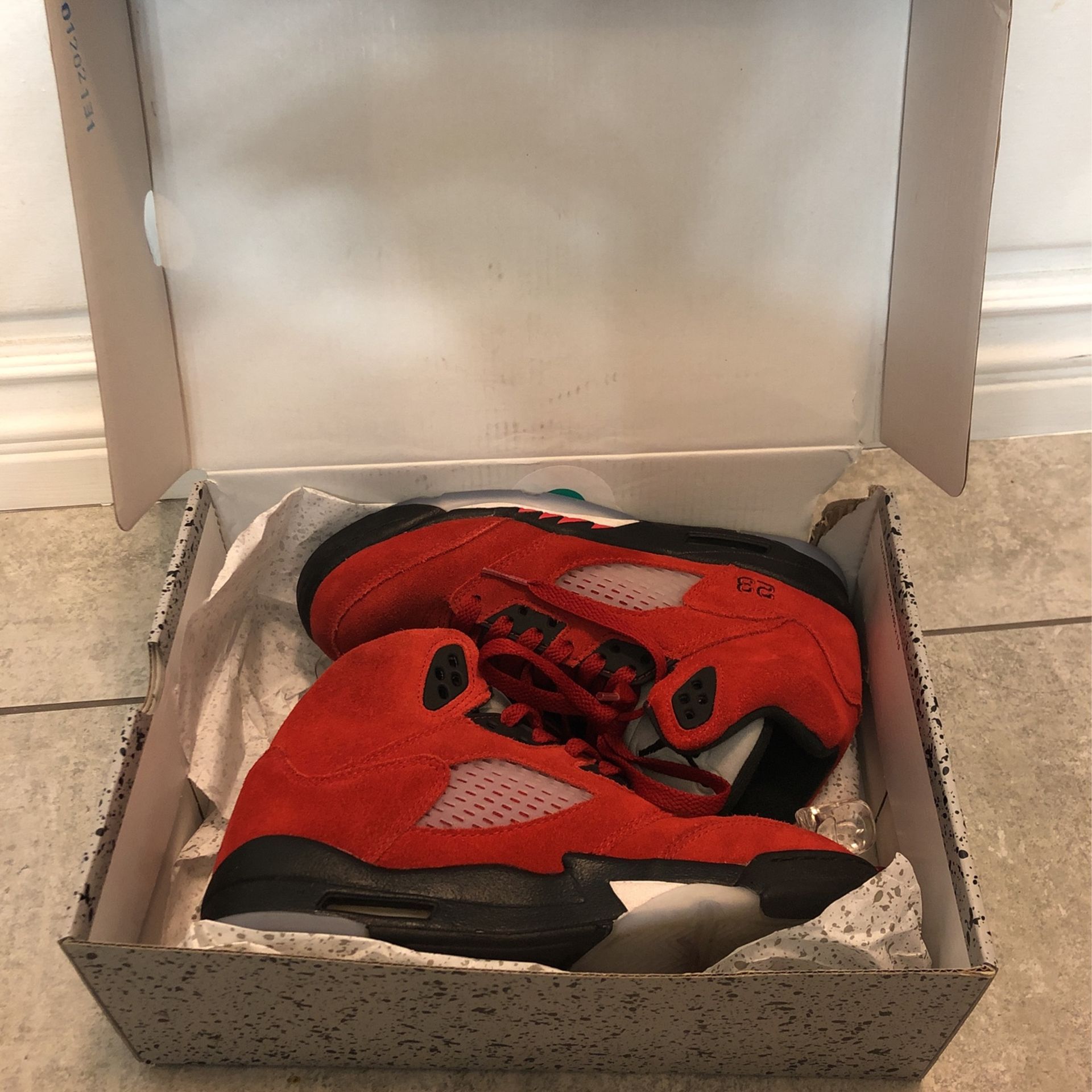 Air Jordan 5 Retro Raging Bull for Sale in Bakersfield, CA - OfferUp