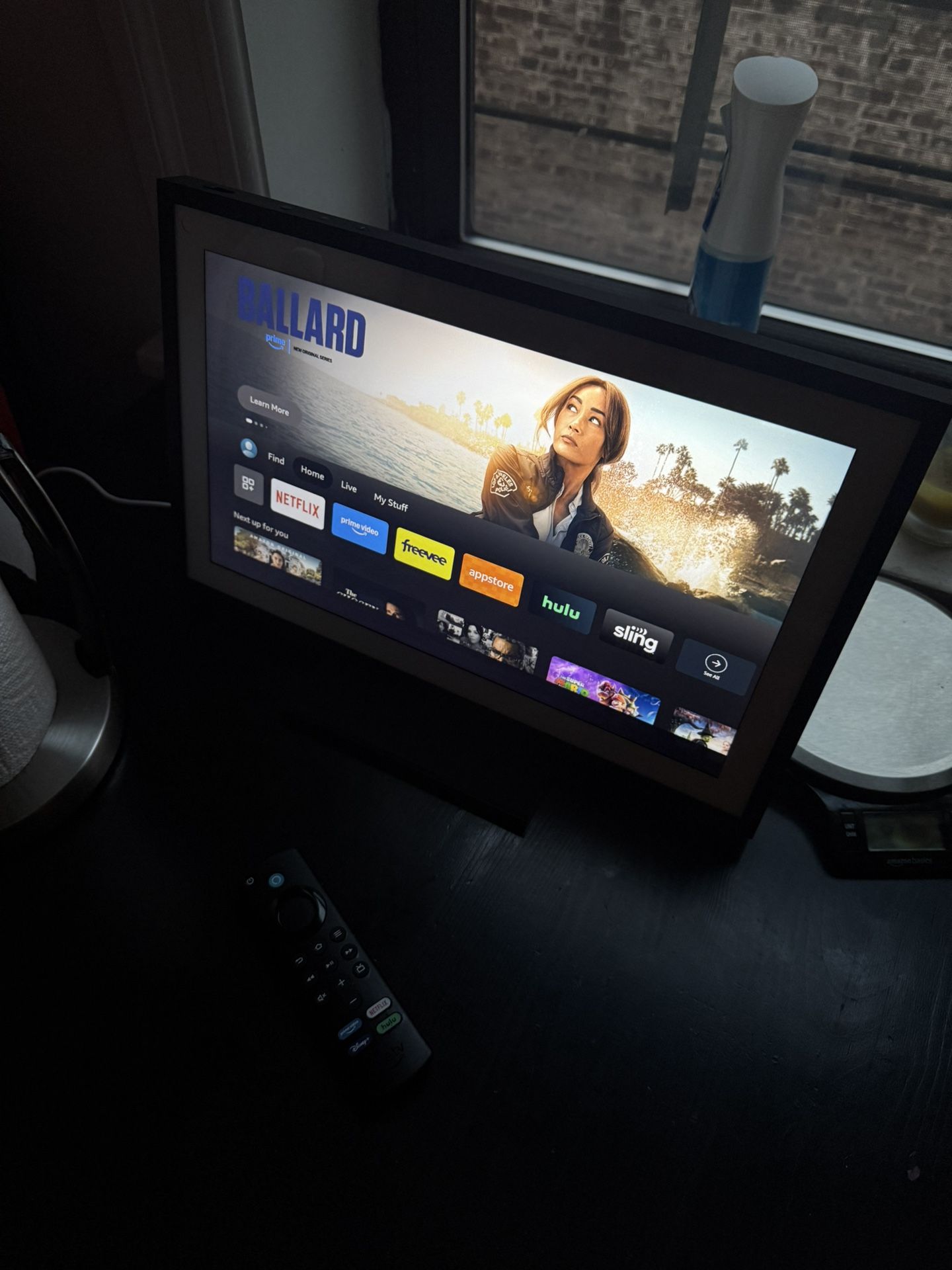 Amazon Echo Show 15 Smart Display (1st Gen , 2021), Sanus Stand Included