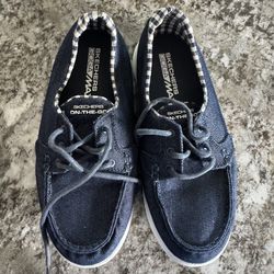 Teen/ Women Shoes Size 5.5