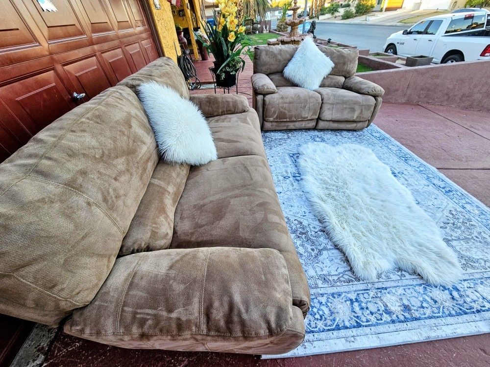 Beautiful High-quality RECLINER 2 Set Couch With 4 Push Button RECLINER Totally Deep Clean Good Condition No Stains No Smell