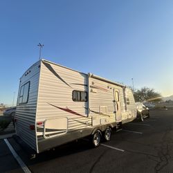 2013 Aspen Trail by Dutchman 24 foot with slide out