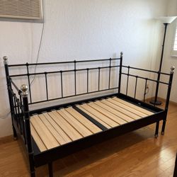Expandable Day Bed / Full Bed Frame