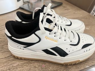 Reebook shoes size 81/2  woman’s