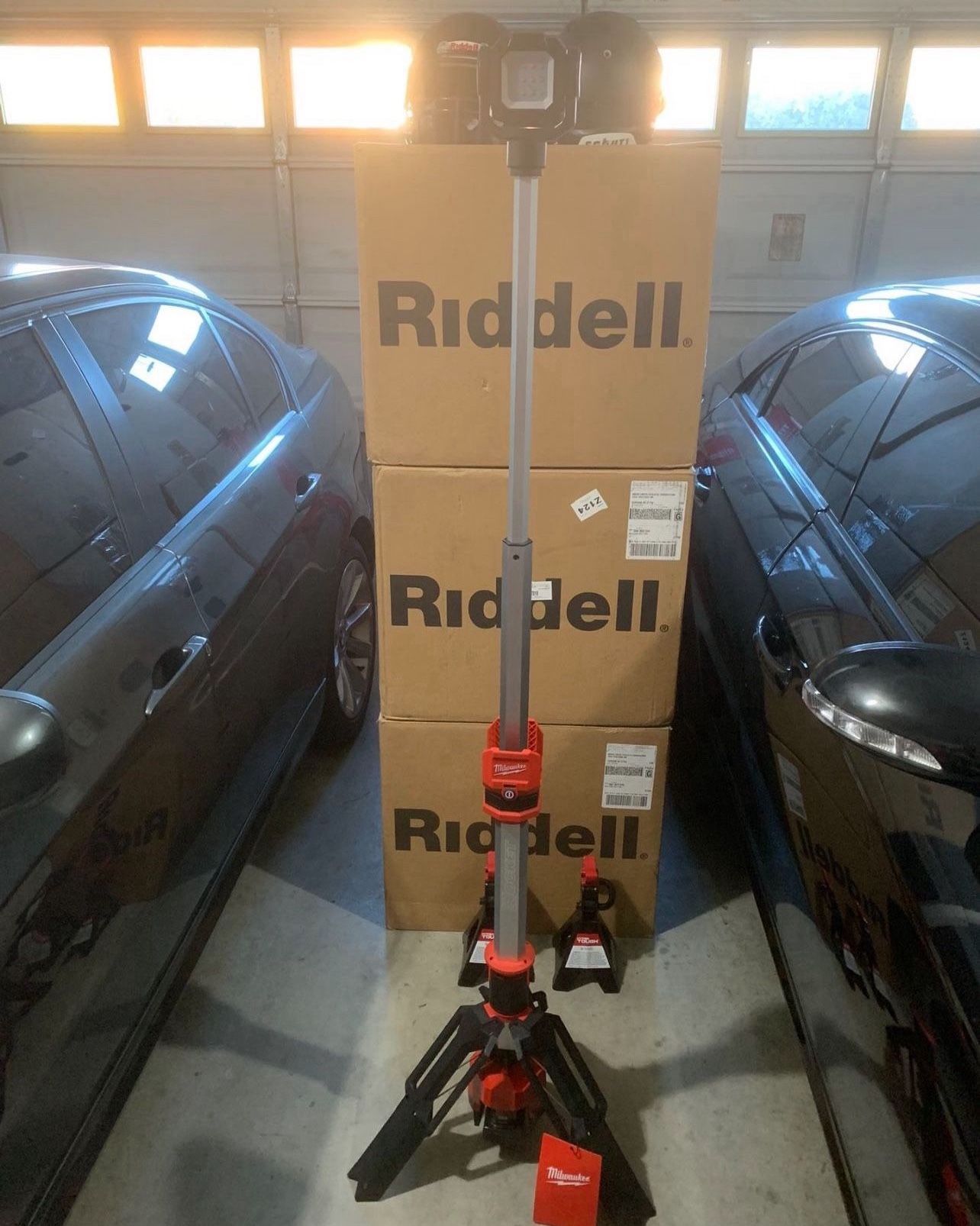 Milwaukee M12 Cordless Light Tower