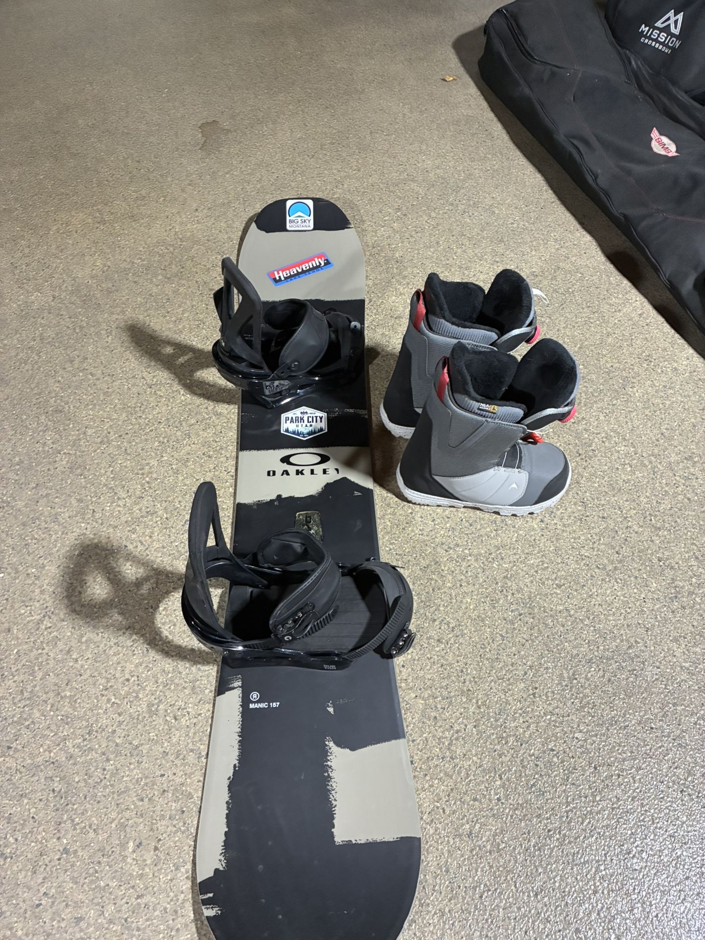 Ride snowboard With Burton Custom Bindings & Burton Moto Boa Boots
