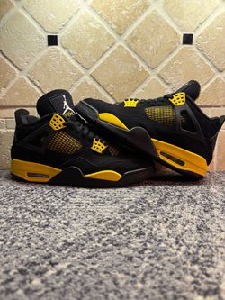 -Jordan 4 “Thunder” -Size 10M -Og all -Used -Shipping available -Dm for more info