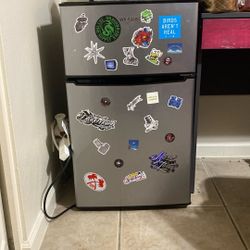 Mini Fridge 