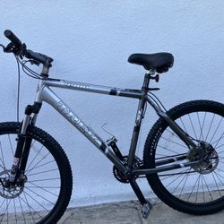 Trek. 4900  Mountain Bike. Disc Brakes 19 Inch Frame 