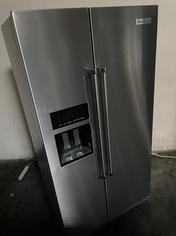 Deal: KitchenAid Stainless Side-by-Side w/ Ice Maker — Clean