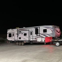 Fifth Wheel  Toy Hauler  2014 Heartland Road Warrior 415 