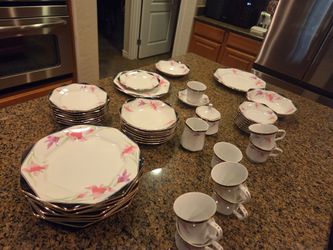 Dinner set service for8 perfect  never used plus extra serving  plates