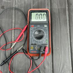 Cen-Tech Digital Amp Volt - Ohm Meter 
