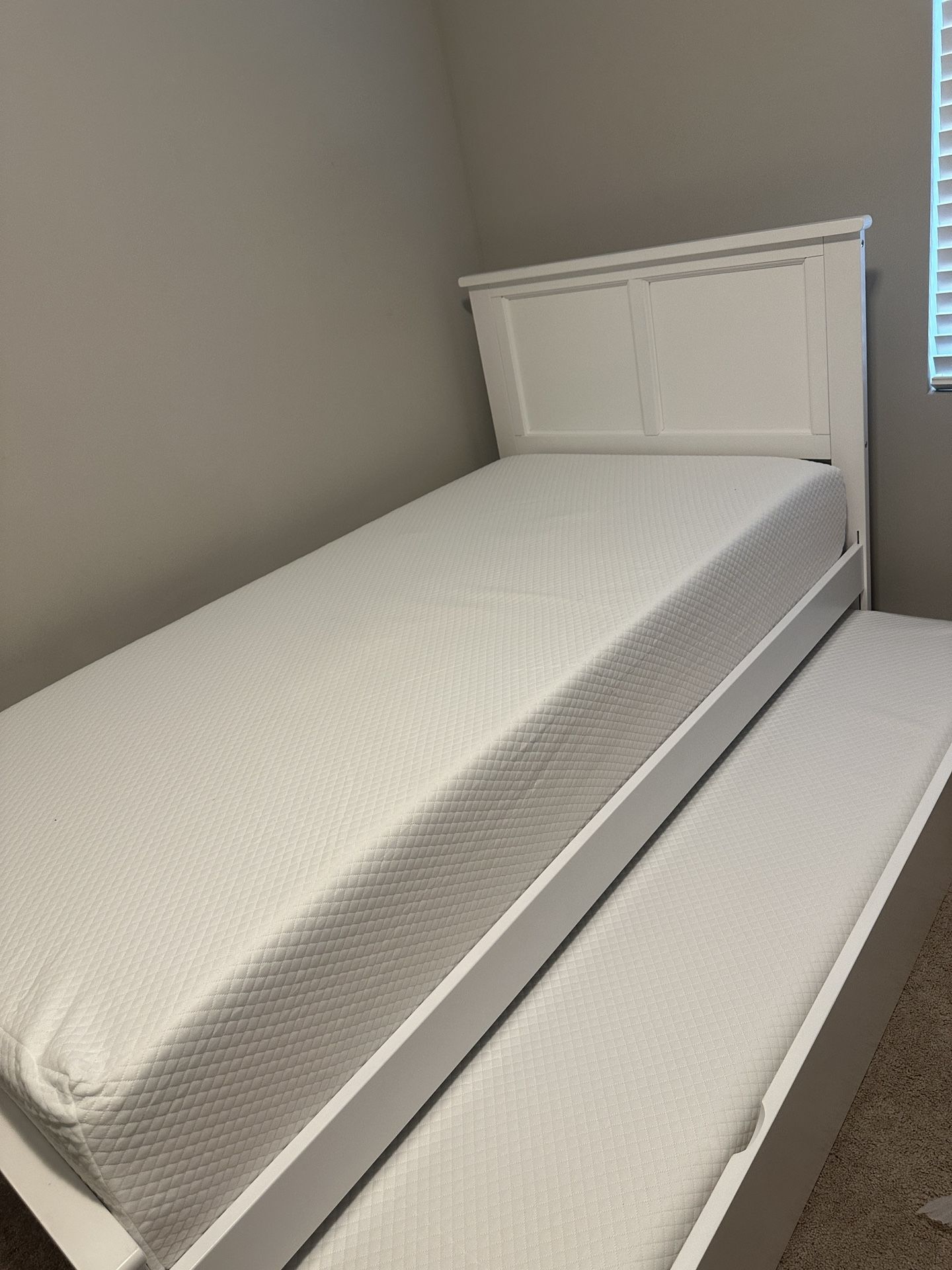 Twin size bed with trundle