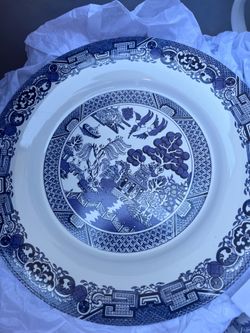 Blue Willow 7 dinner plates, Teapot/ creamer / sugar/Mint condition