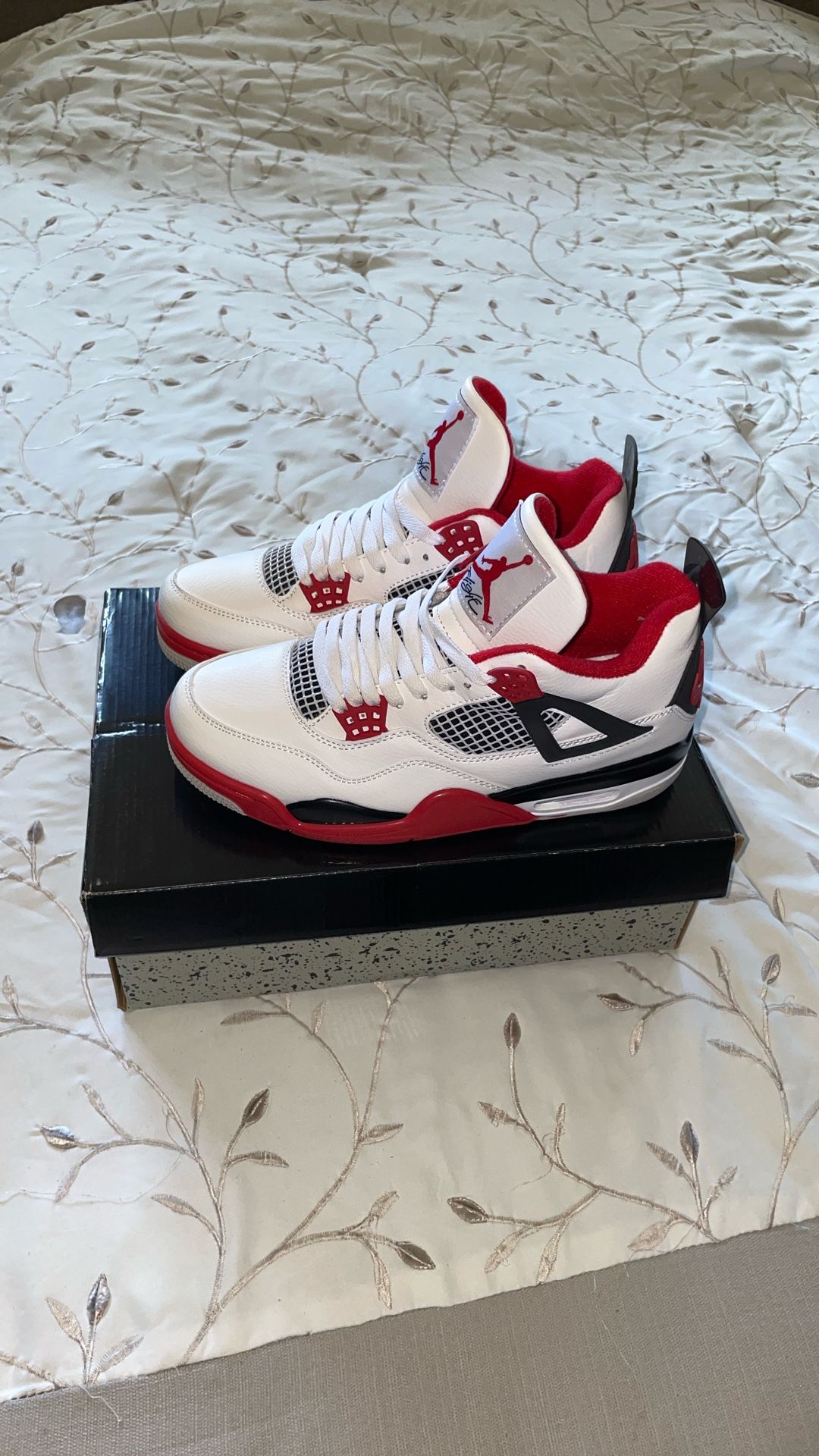 Jordan 4 Fire Red 8.5