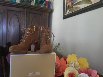 Michael Kors Boots size 5