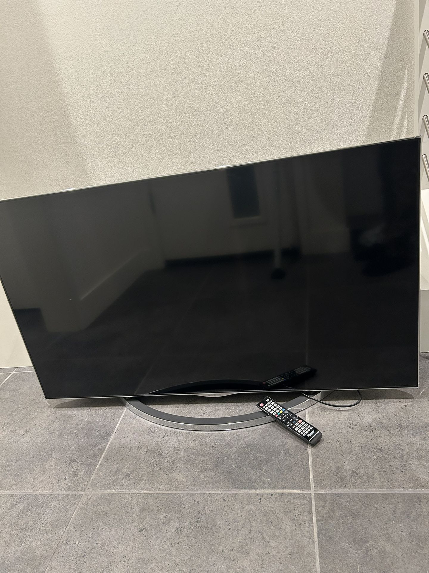 Hisense 55” TV With Control Like New