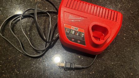 Milwaukee M12 battery charger