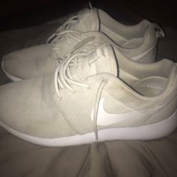 Roshe Runs Sz 10 