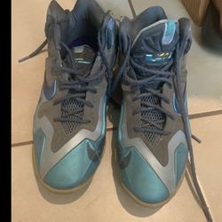 Lebron 11s Gamma blue very good condition